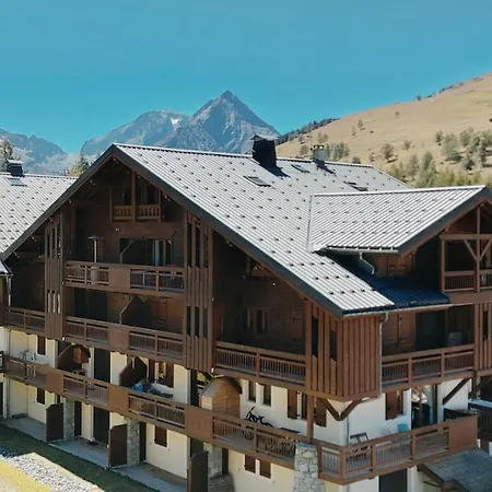 T2 Meuble Tourisme 3 Etoiles, Pied Des Pistes-parking Prive Avec Balcon Et Superbe Vue Daire *